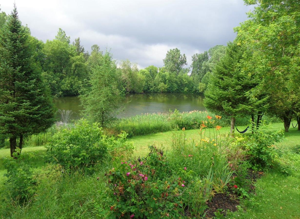 Motel Des Deux Lacs Waterloo Zewnętrze zdjęcie