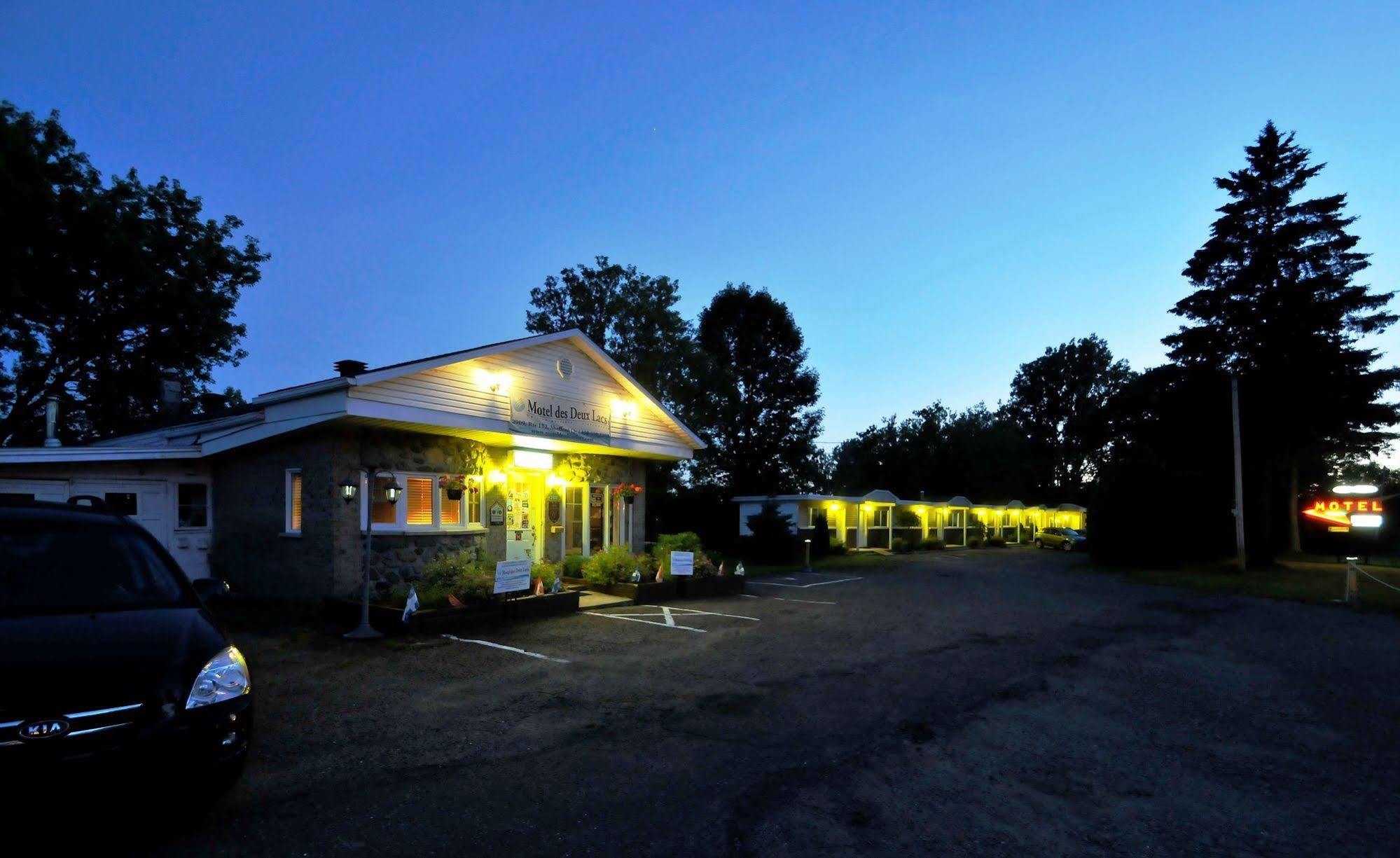 Motel Des Deux Lacs Waterloo Zewnętrze zdjęcie