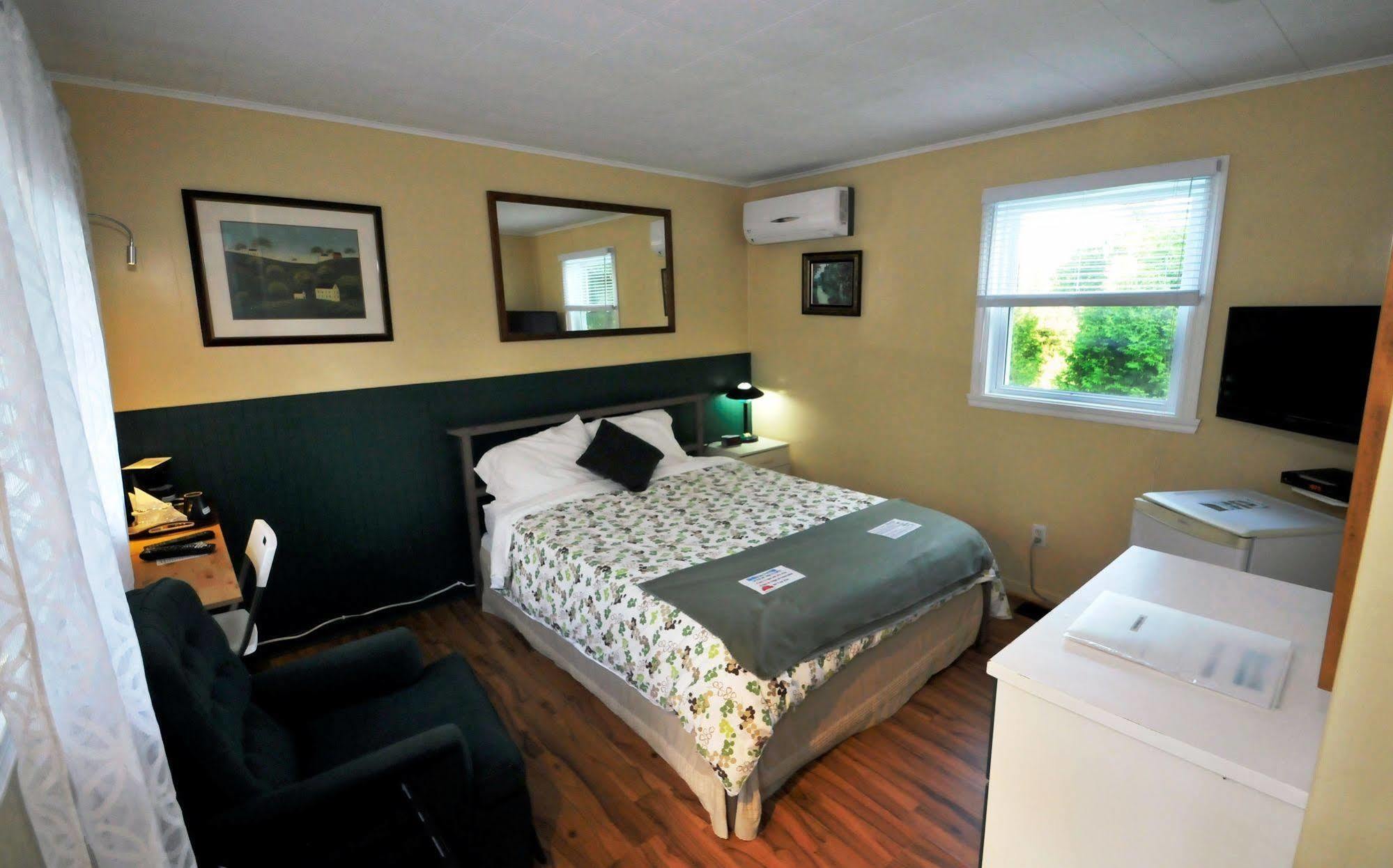 Motel Des Deux Lacs Waterloo Zewnętrze zdjęcie