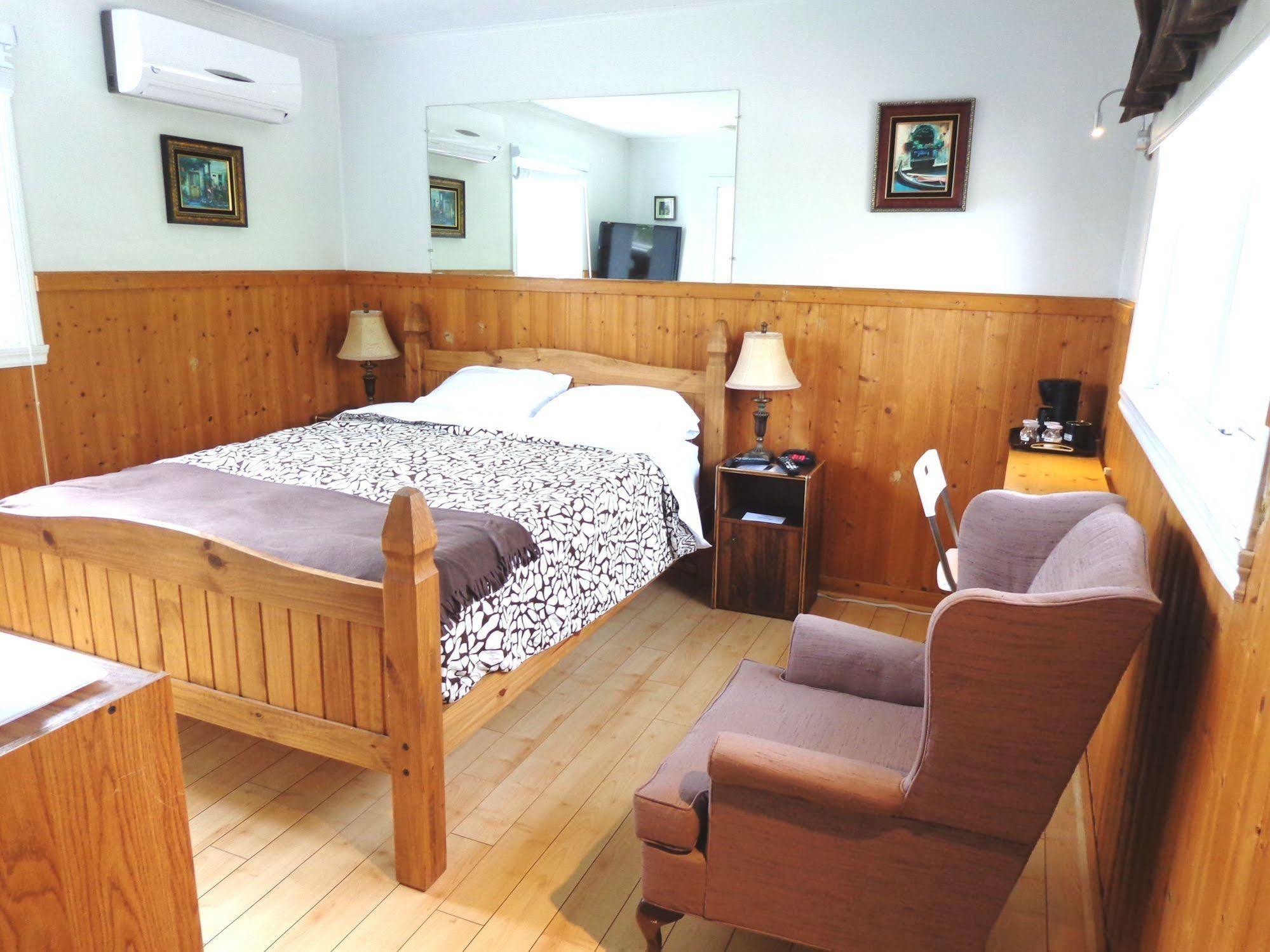 Motel Des Deux Lacs Waterloo Zewnętrze zdjęcie