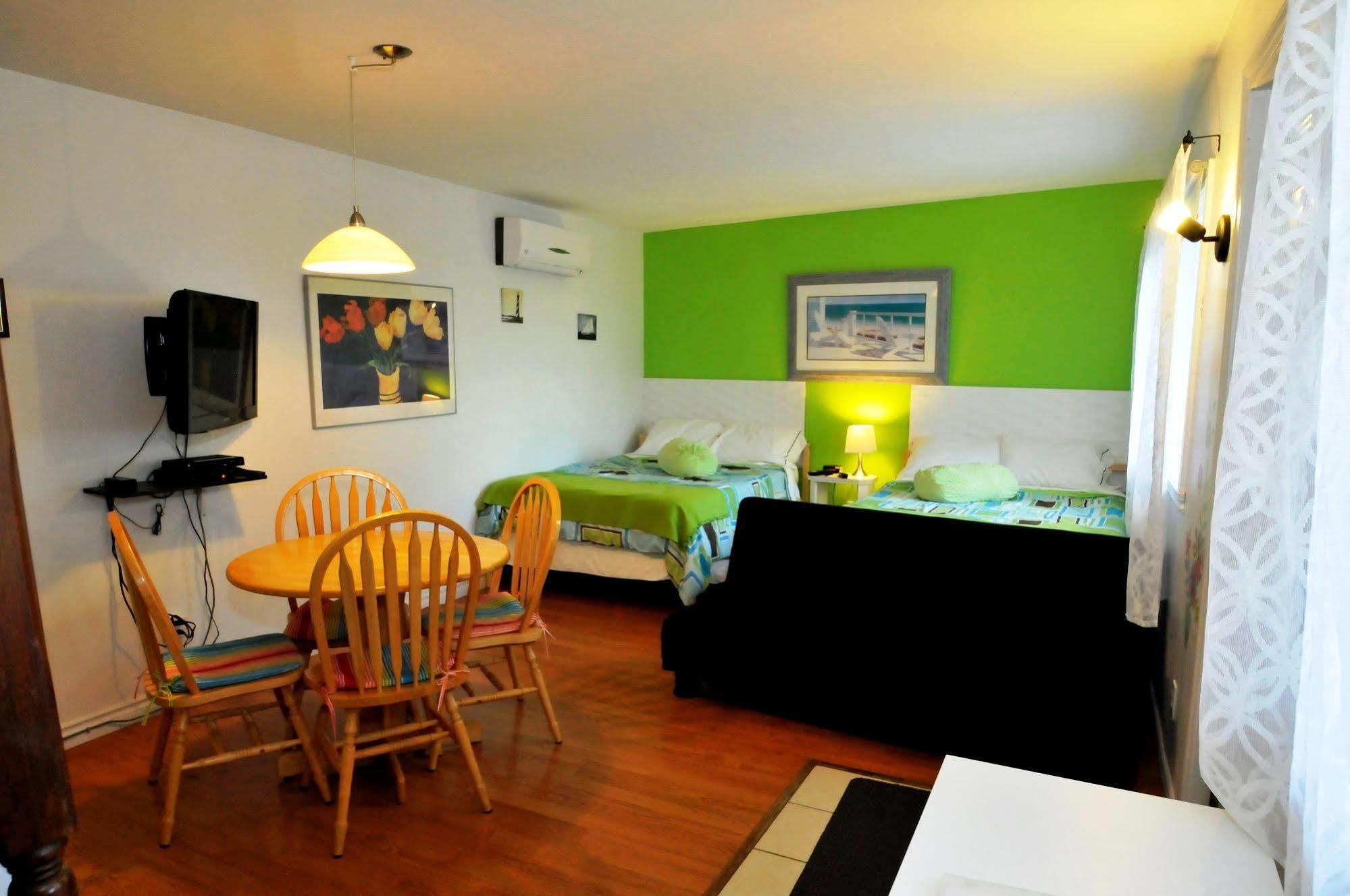 Motel Des Deux Lacs Waterloo Zewnętrze zdjęcie