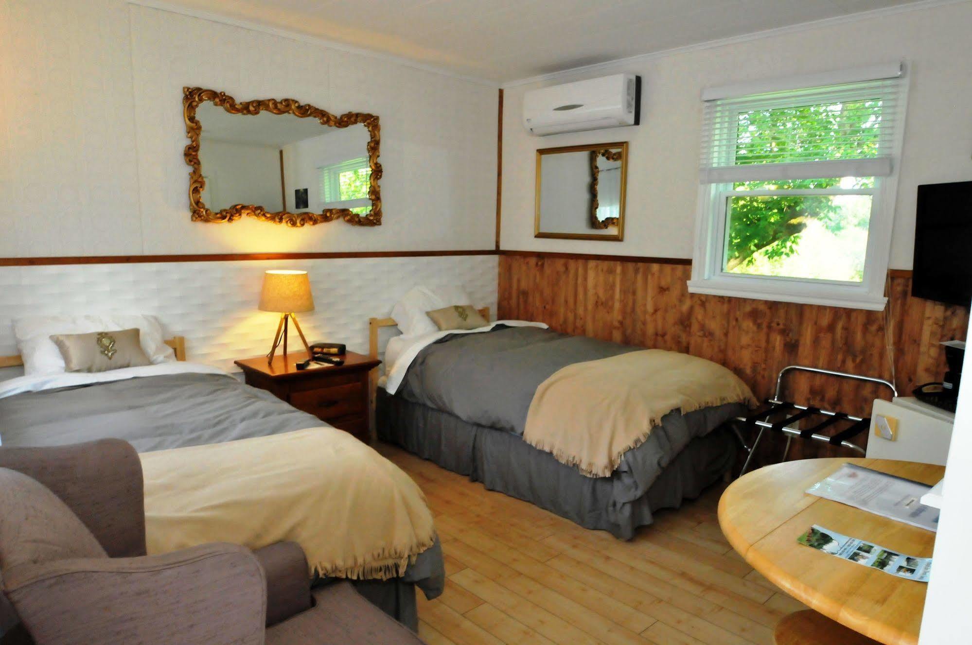 Motel Des Deux Lacs Waterloo Zewnętrze zdjęcie